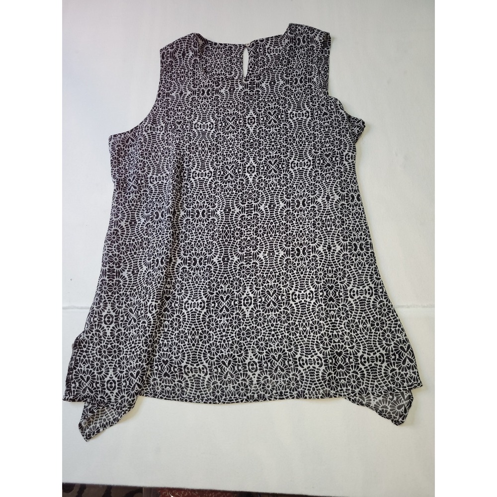 Fever Womens XL Black White Geometric Floral Sleeveless Sharkbite Blouse  2204